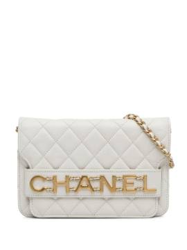 CHANEL Pre-Owned 2019 Enchained Flap Wallet on Chain crossbody bag - Weiß von CHANEL Pre-Owned