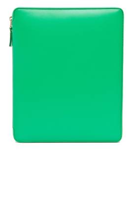 COMME des GARCONS Klassischer iPad Case in Grün - Green. Size all. von COMME des GARCONS