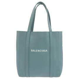 Balenciaga Everyday Leder Shopper von Balenciaga