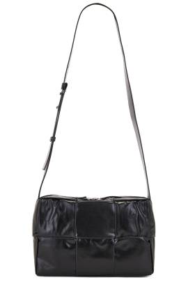 Bottega Veneta KAMERATASCHE ARCO in Schwarz & Silber - Black. Size all. von Bottega Veneta