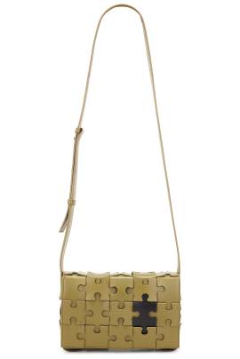 Bottega Veneta Medium Cassette Intreccio Puzzle Bag in Algae & Black - Olive. Size all. von Bottega Veneta