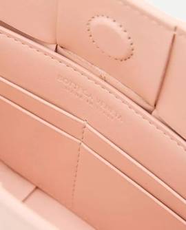Bottega Veneta Shopper - Cassette Pouch W/ Strap Leather Shoulder Bag - Gr. unisize - in Gold - für Damen von Bottega Veneta