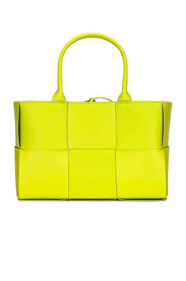 Bottega Veneta TASCHE ARCO in Acid & Silver - Green. Size all. von Bottega Veneta