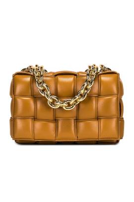 Bottega Veneta TASCHE CHAIN CASSETTE in Karamell & Gold - Brown. Size all. von Bottega Veneta