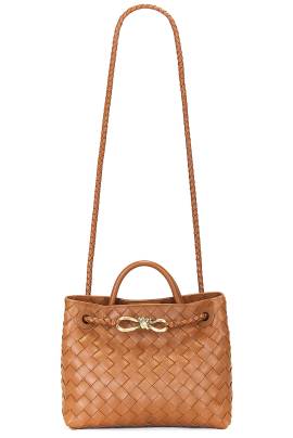 Bottega Veneta TASCHE SMALL ANDIAMO in Cognac & Muse Brass - Brown. Size all. von Bottega Veneta