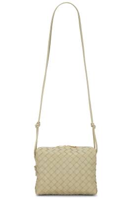 Bottega Veneta TASCHE SMALL LOOP in Travertine & Gold - Cream. Size all. von Bottega Veneta