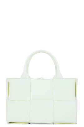 Bottega Veneta TASCHEN MINI ARCO TOTE in Glacier & Glacier - White. Size all. von Bottega Veneta