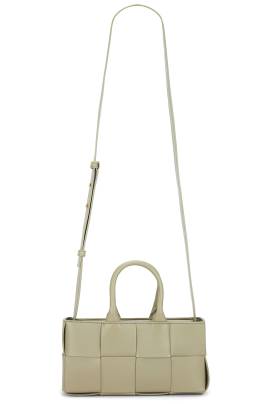 Bottega Veneta TASCHEN MINI E/W ARCO in Travertine & Gold - Sage. Size all. von Bottega Veneta