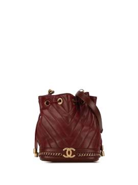 CHANEL Pre-Owned 2017-2018 kleine Paris Cosmopolite Chevron Beuteltasche aus Lammleder - Rot von CHANEL Pre-Owned