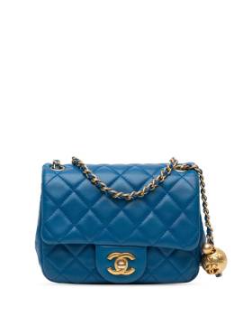 CHANEL Pre-Owned 2019 mini Square Classic Pearl Crush Flap Umhängetasche aus Lammleder - Blau von CHANEL Pre-Owned