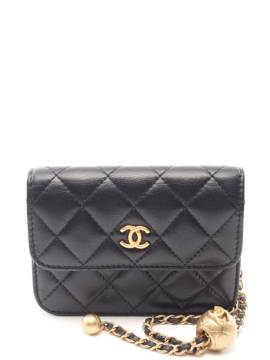 CHANEL Pre-Owned 2021-2022 Pearl Crush Clutch - Schwarz von CHANEL Pre-Owned