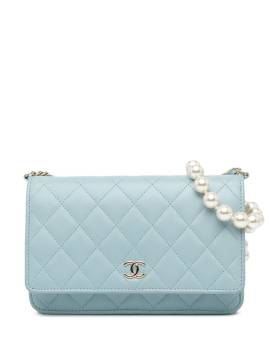 CHANEL Pre-Owned 2021-2024 Pearl Portemonnaie mit Kettenriemen - Blau von CHANEL Pre-Owned