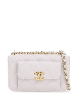 CHANEL Pre-Owned 2022 gesteppte Pocket Twins Clutch mit Kette aus Kaviarleder - Weiß von CHANEL Pre-Owned