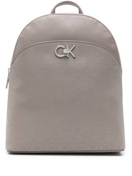 Calvin Klein monogram-debossed backpack - Nude von Calvin Klein