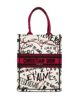 Christian Dior Pre-Owned 2020 Dioramour Vertical Book Shopper mit Graffiti - Weiß von Christian Dior