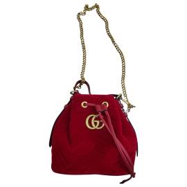 Gucci GG Marmont Bucket Samt Handtaschen von Gucci