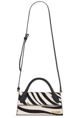 JACQUEMUS TASCHE LE CHIQUITO LONG in Black & White Zebra - Black. Size all. von JACQUEMUS