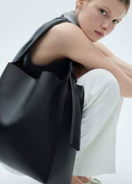 Shopper Bag mit Schnallendetail von MANGO