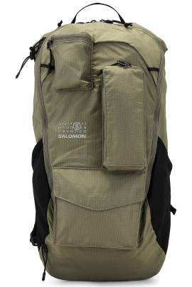 MM6 Maison Margiela RUCKSACK TRAIL BLAZER in Deep Lichen Green - Green. Size all. von MM6 Maison Margiela