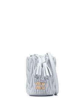 Miu Miu Mini Matelassé-Tasche mit Logo - Grau von Miu Miu