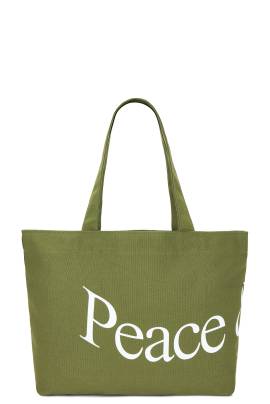 Museum of Peace and Quiet TOTE-BAG WORDMARK in Olive - Olive. Size all. von Museum of Peace and Quiet