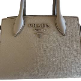 Prada Monochrome Leder Handtaschen von Prada