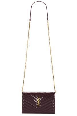 Saint Laurent TASCHEN ENVELOPE CHAIN in Dark Red Wine - Red. Size all. von Saint Laurent