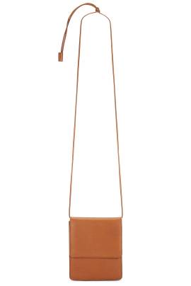 The Row TASCHE in Tan SHG - Tan. Size all. von The Row