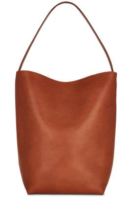 The Row TOTE-BAG PARK in Dark Cuir PLD - Brown. Size all. von The Row