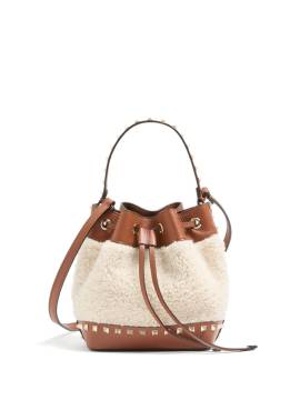 Valentino Garavani Rockstud Beuteltasche aus Shearling - Nude von Valentino Garavani