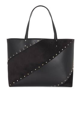 Valentino Garavani TASCHE ROCKSTUD WISPY LARGE TOTE in Nero - Black. Size all. von Valentino Garavani