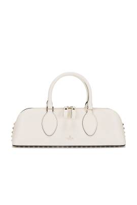 valentino garavani Valentino Garavani East West Rockstud Duffle Bag in Elfenbein - Ivory. Size all. von valentino garavani